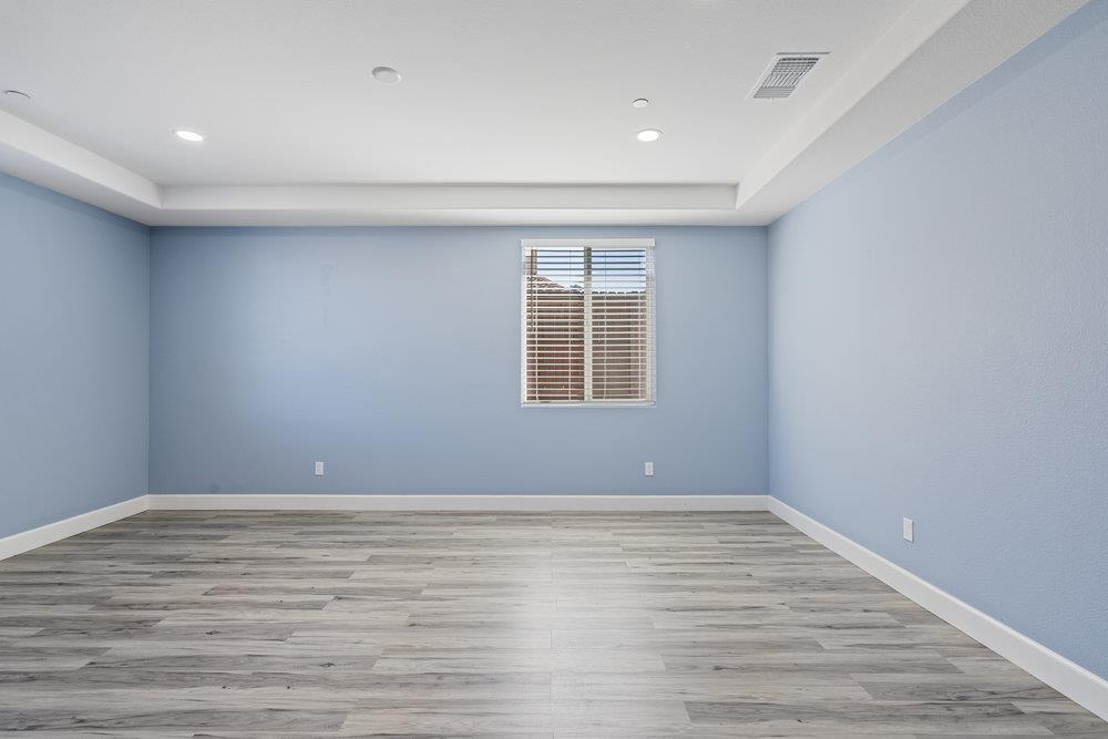 Detail Gallery Image 5 of 47 For 10 Hospital Rd, Hollister,  CA 95023 - 5 Beds | 2/1 Baths
