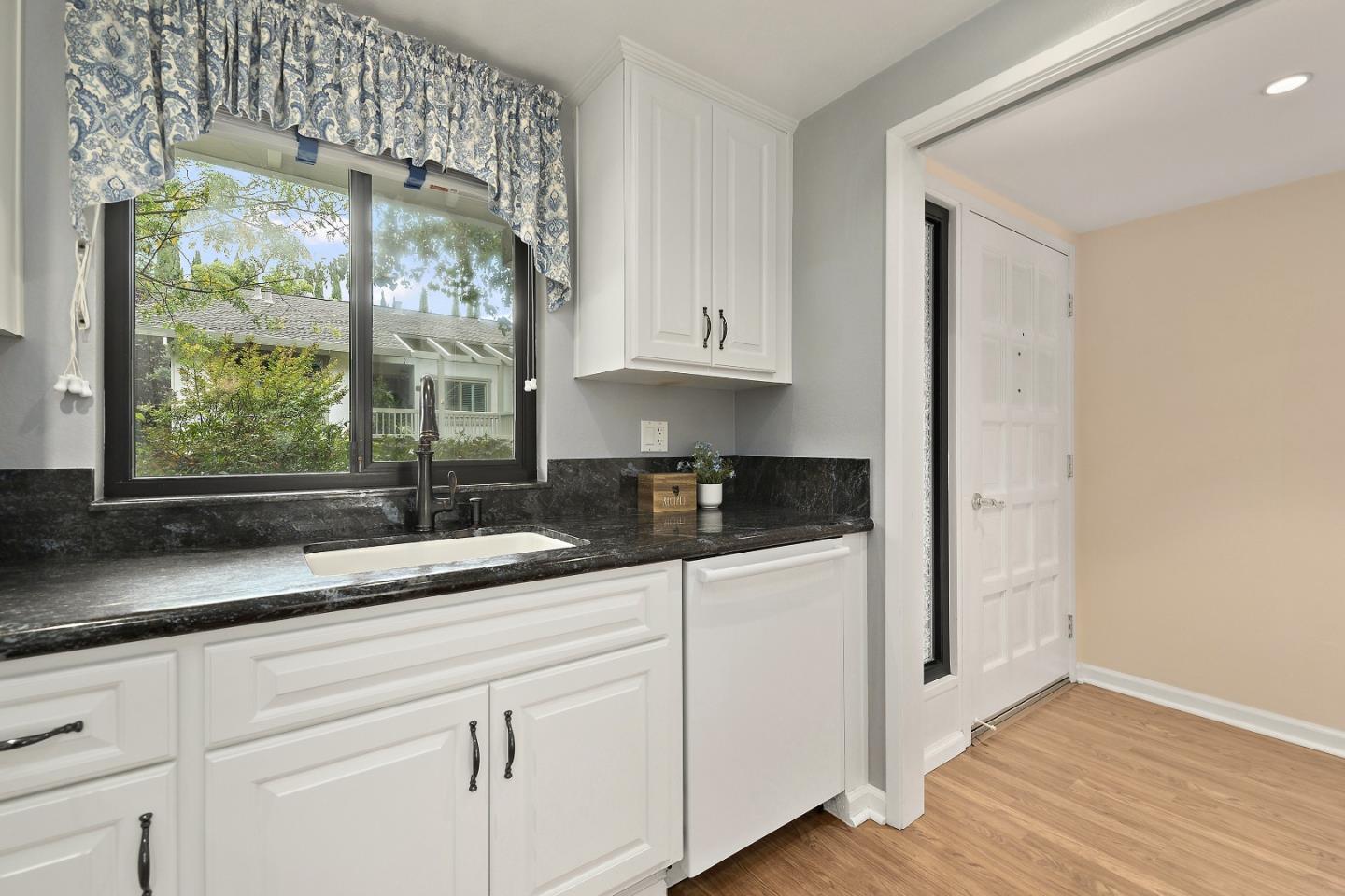 Detail Gallery Image 13 of 34 For 5336 Cribari Gln, San Jose,  CA 95135 - 2 Beds | 1 Baths