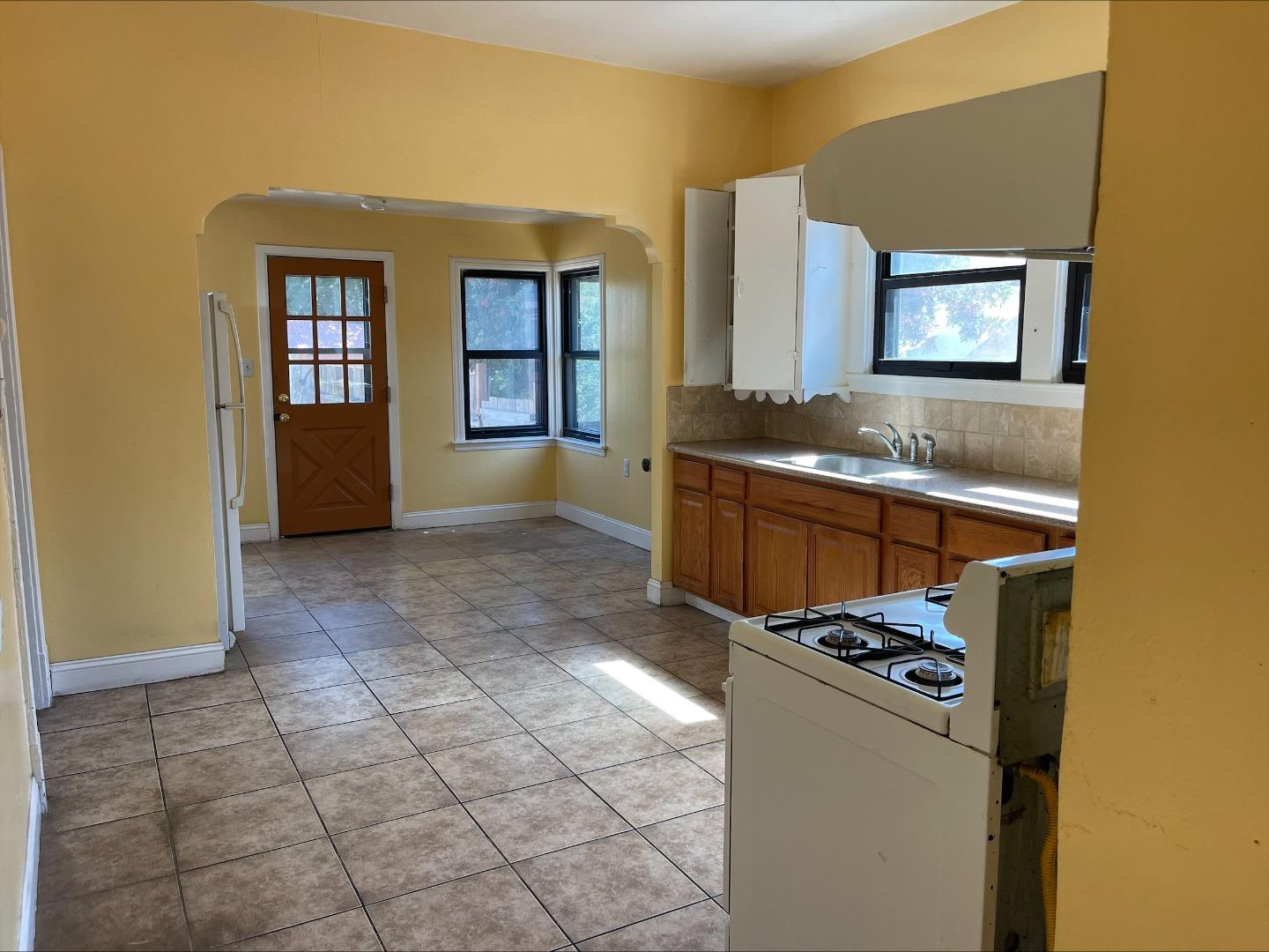 Detail Gallery Image 4 of 8 For 1072 Vine St, San Jose,  CA 95110 - 2 Beds | 1 Baths
