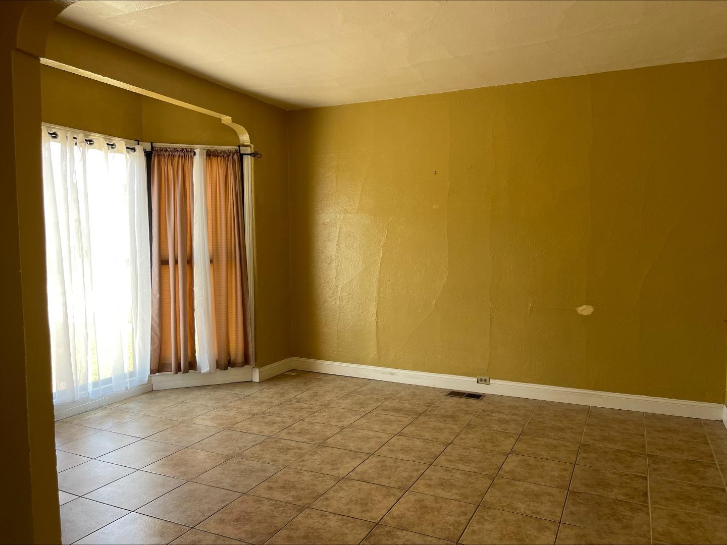 Detail Gallery Image 5 of 8 For 1072 Vine St, San Jose,  CA 95110 - 2 Beds | 1 Baths