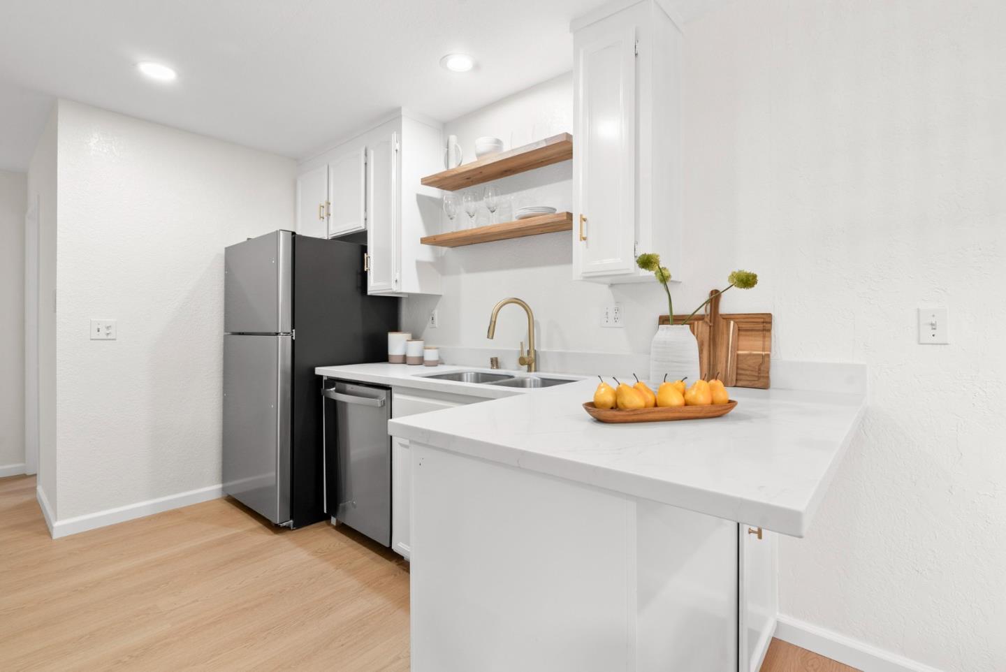 Detail Gallery Image 10 of 58 For 866 Apricot Ave #C,  Campbell,  CA 95008 - 2 Beds | 2 Baths