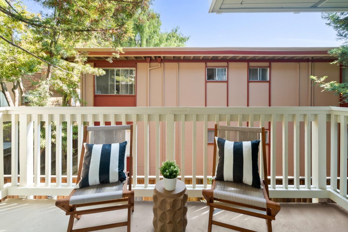 Detail Gallery Image 7 of 58 For 866 Apricot Ave #C,  Campbell,  CA 95008 - 2 Beds | 2 Baths