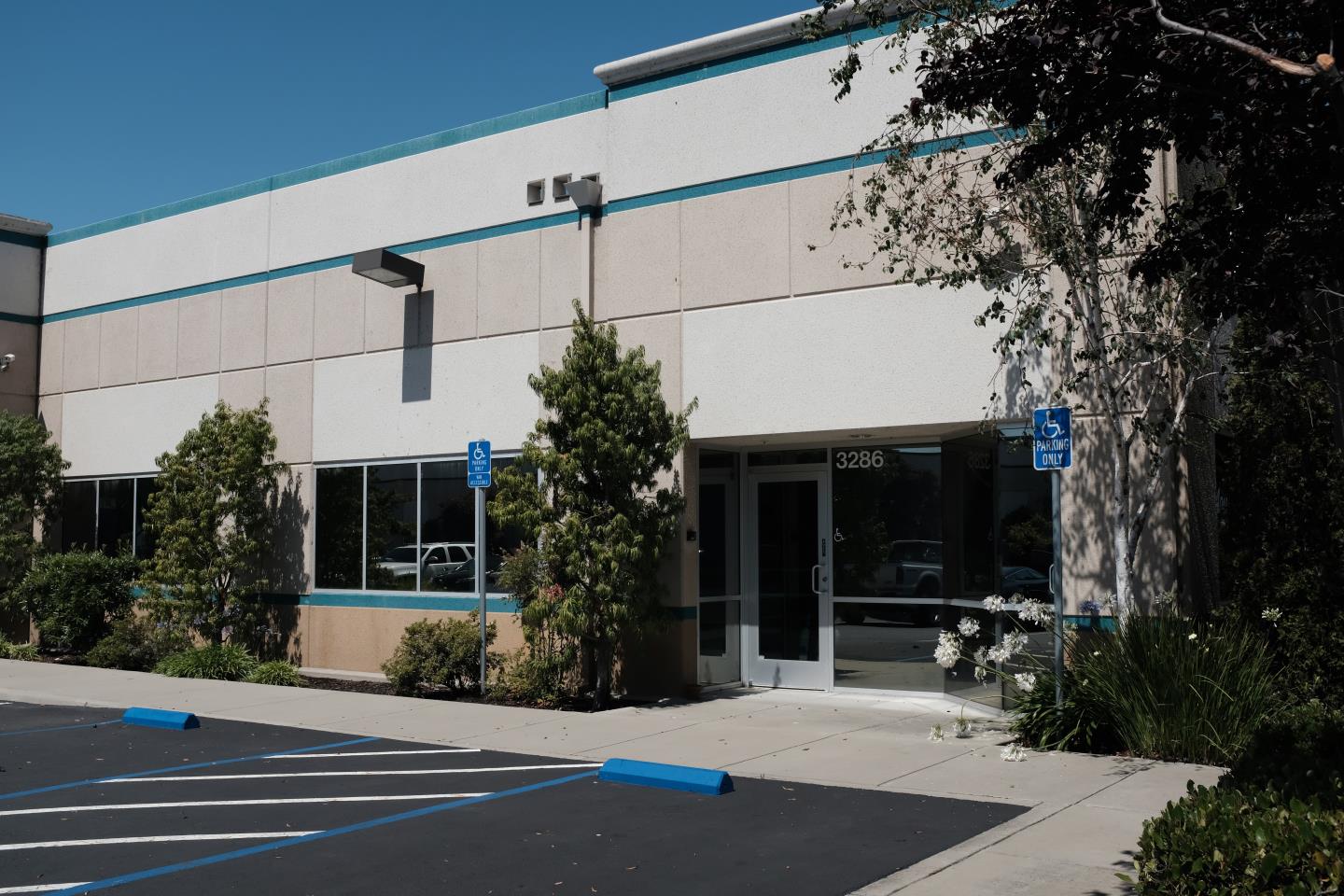 Detail Gallery Image 2 of 4 For 3286 Arden Rd #2-1,  Hayward,  CA 94545 - – Beds | – Baths