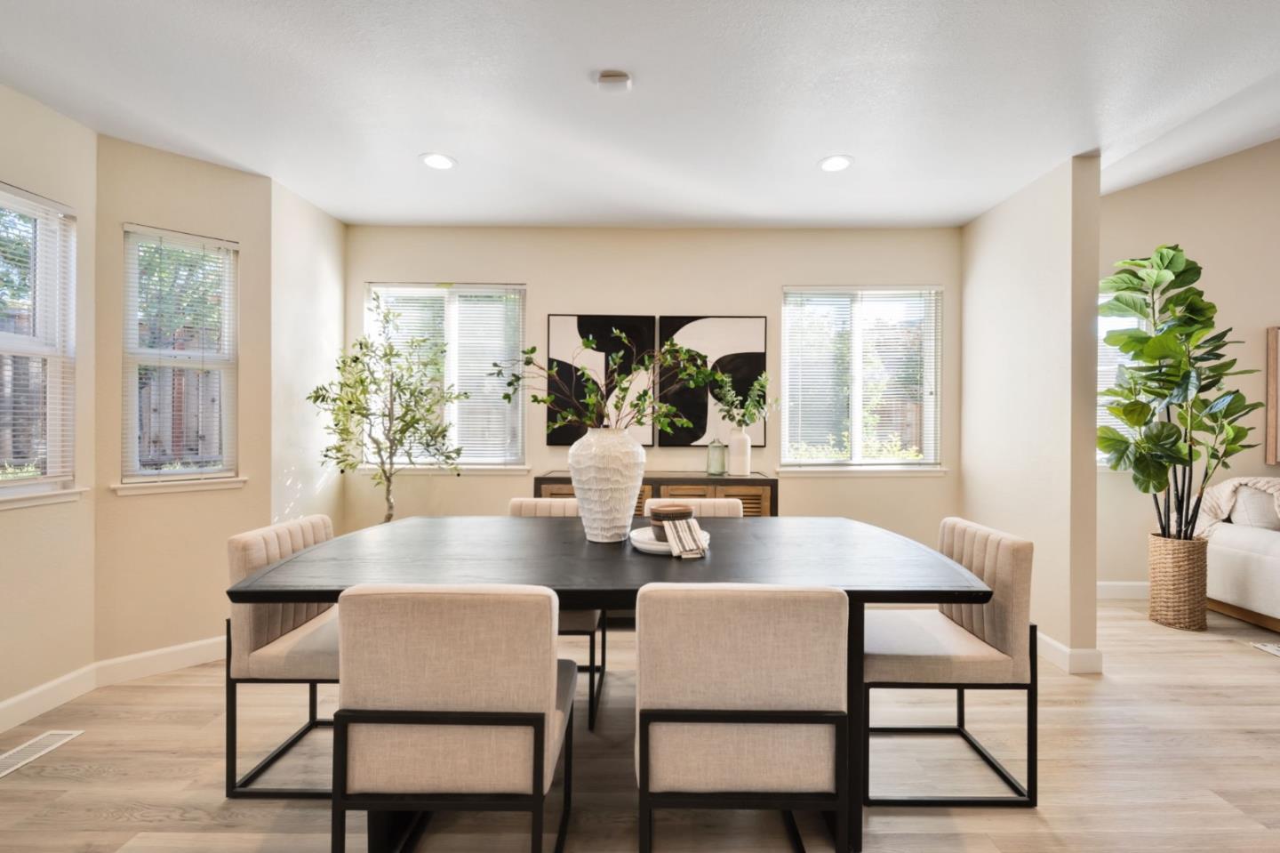 Detail Gallery Image 11 of 57 For 3176 Arcola Ct, San Jose,  CA 95148 - 5 Beds | 3 Baths