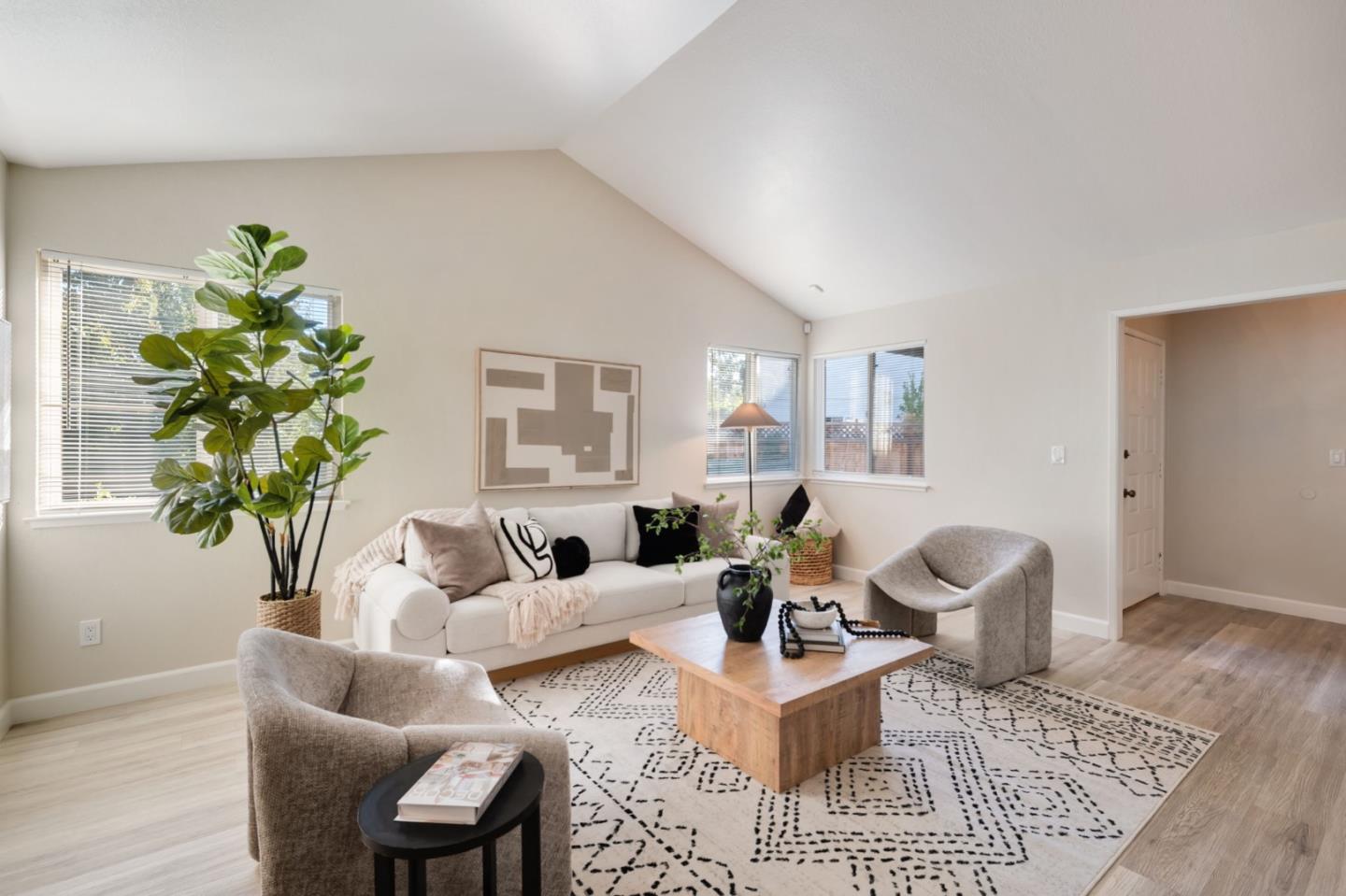 Detail Gallery Image 6 of 57 For 3176 Arcola Ct, San Jose,  CA 95148 - 5 Beds | 3 Baths