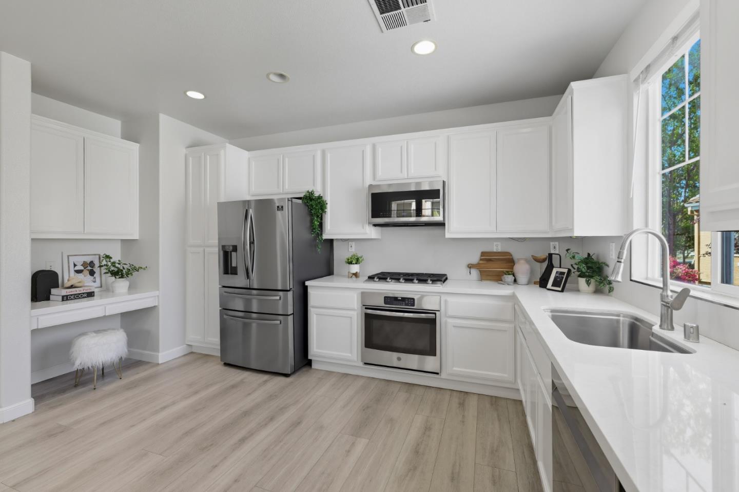 Detail Gallery Image 13 of 35 For 4226 Tobin Cir, Santa Clara,  CA 95054 - 3 Beds | 3/1 Baths