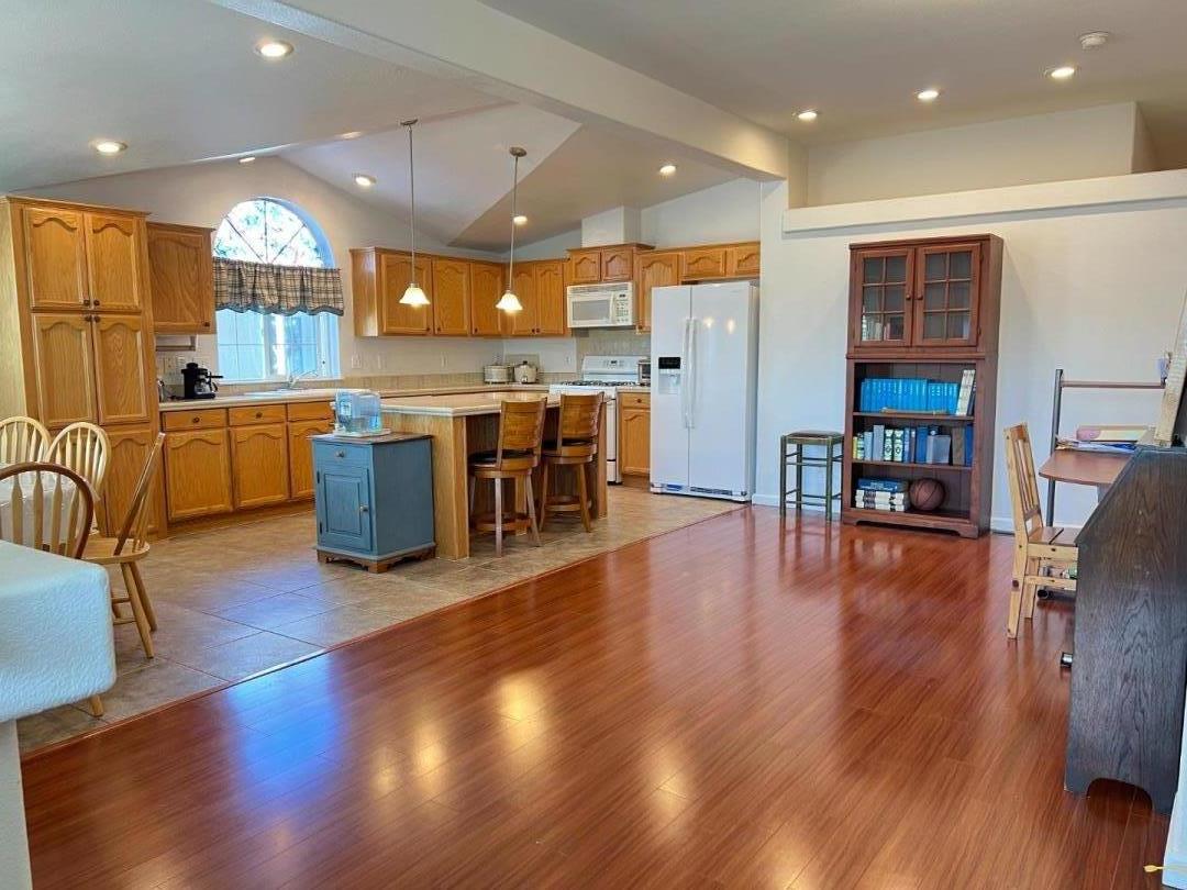 Detail Gallery Image 2 of 7 For 1085 Tasman Dr #496,  Sunnyvale,  CA 94089 - 3 Beds | 2 Baths