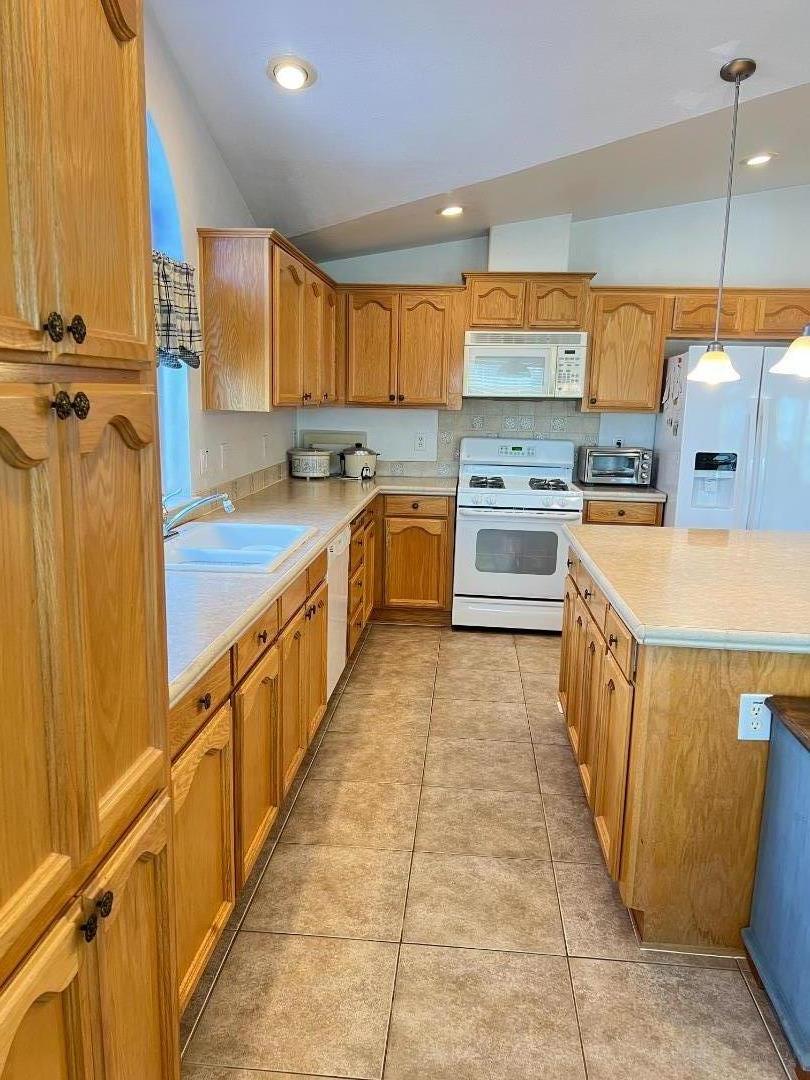 Detail Gallery Image 4 of 7 For 1085 Tasman Dr #496,  Sunnyvale,  CA 94089 - 3 Beds | 2 Baths