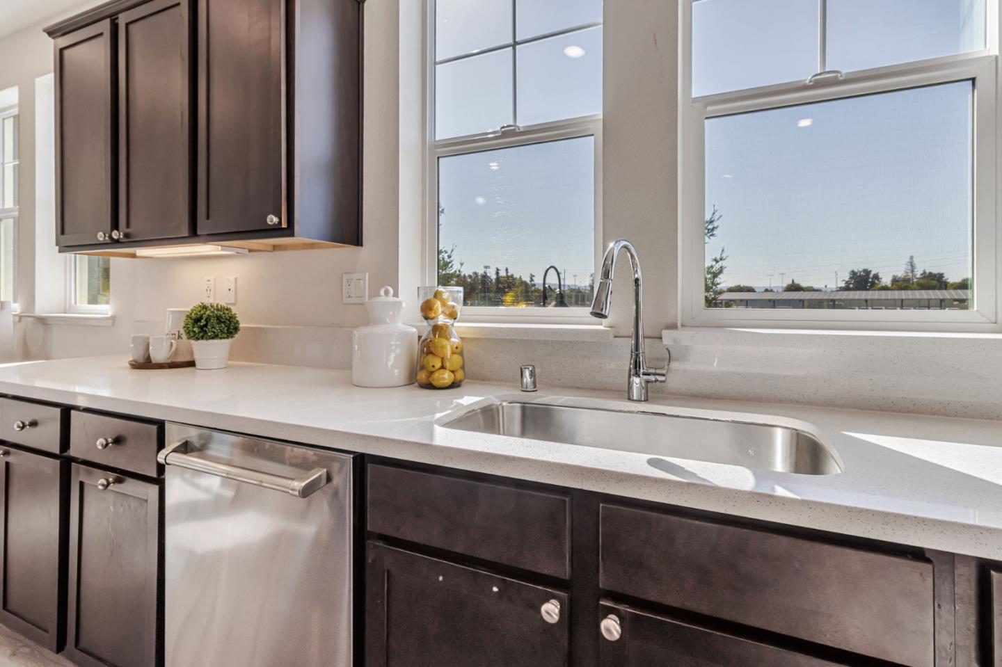 Detail Gallery Image 10 of 26 For 535 San Lorenzo Ter #6,  Sunnyvale,  CA 94085 - 4 Beds | 3/1 Baths