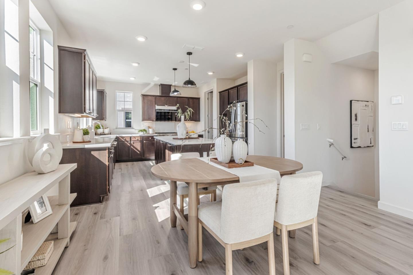 Detail Gallery Image 11 of 26 For 535 San Lorenzo Ter #6,  Sunnyvale,  CA 94085 - 4 Beds | 3/1 Baths