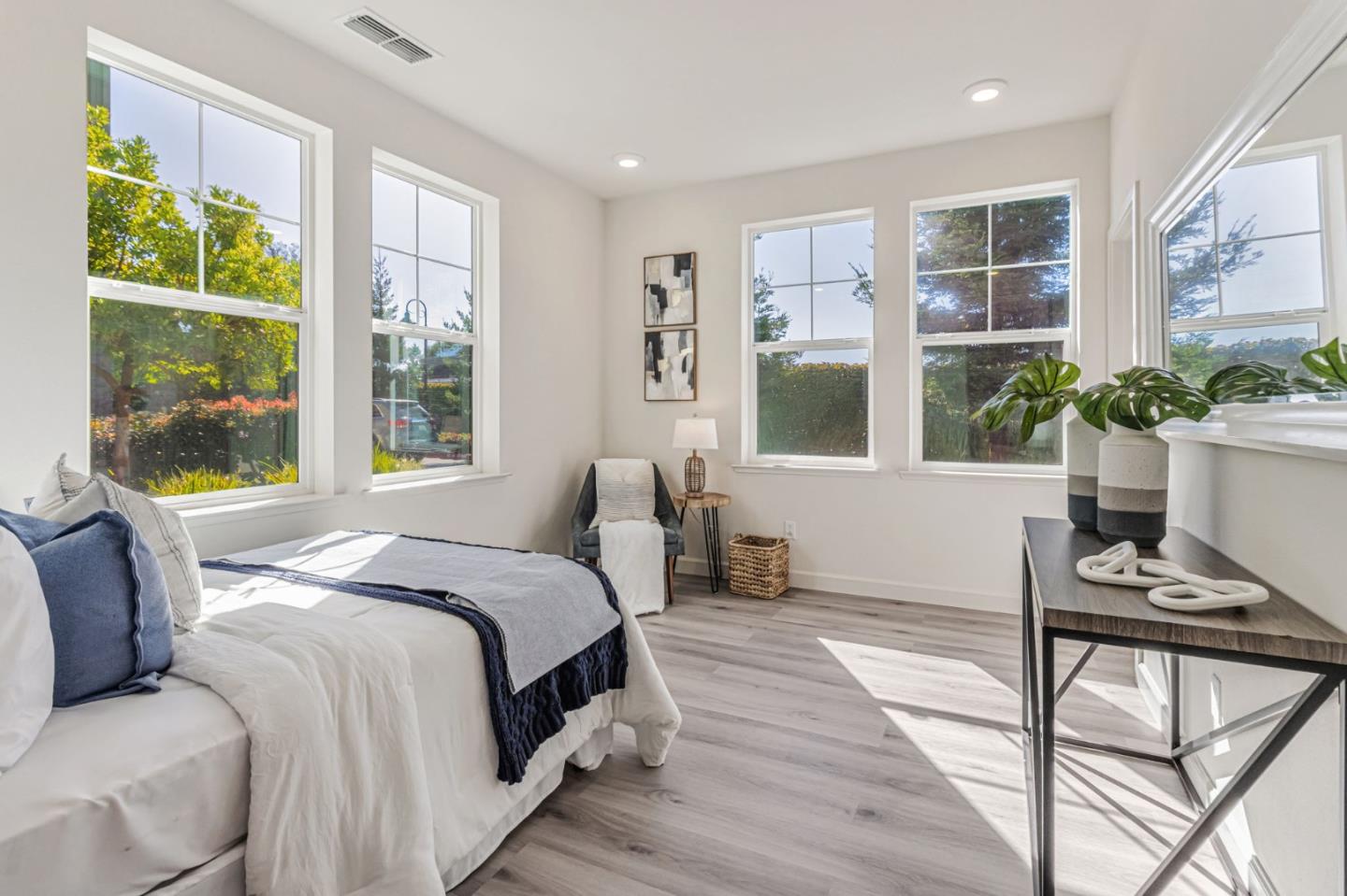 Detail Gallery Image 14 of 26 For 535 San Lorenzo Ter #6,  Sunnyvale,  CA 94085 - 4 Beds | 3/1 Baths