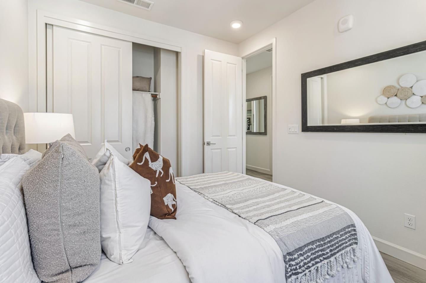 Detail Gallery Image 16 of 26 For 535 San Lorenzo Ter #6,  Sunnyvale,  CA 94085 - 4 Beds | 3/1 Baths