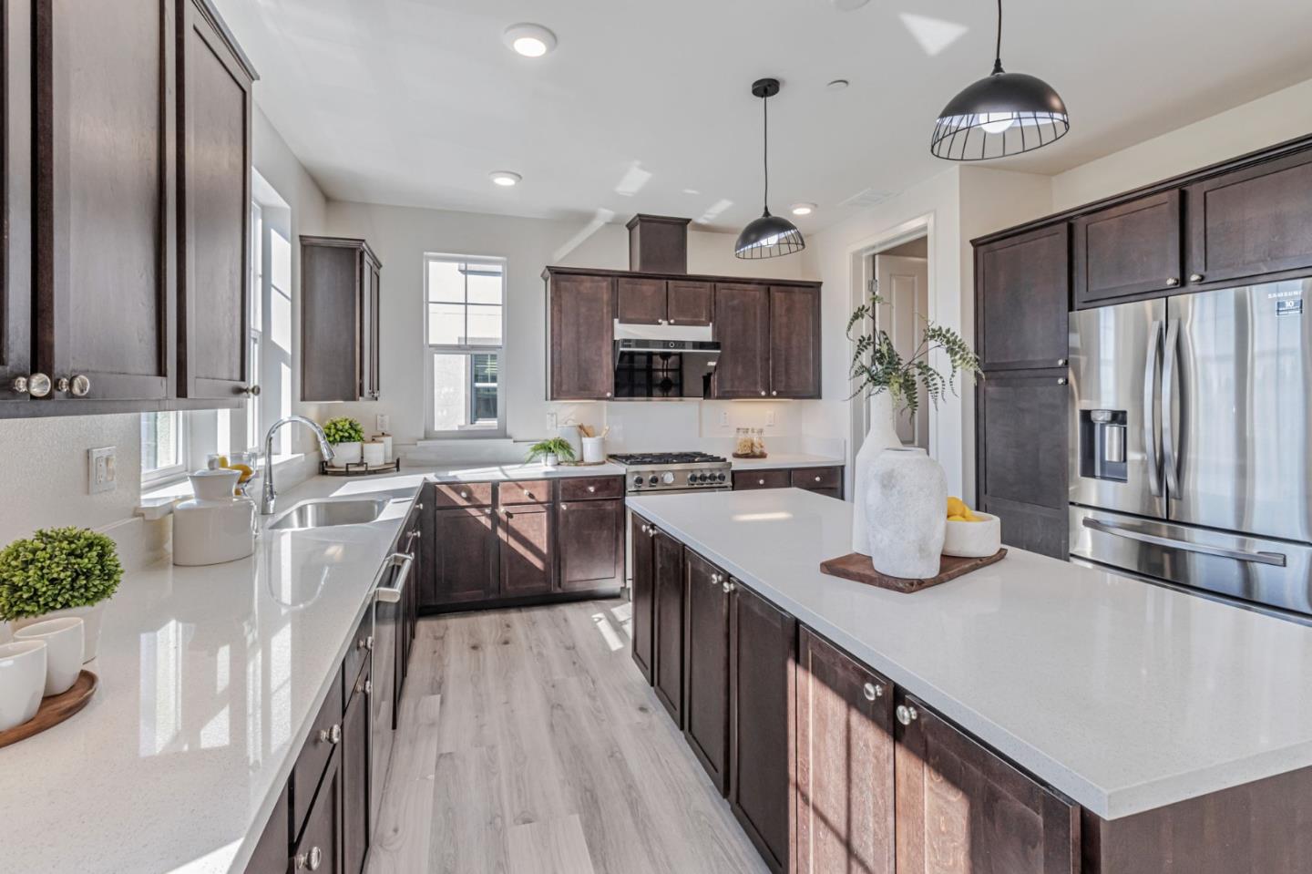 Detail Gallery Image 8 of 26 For 535 San Lorenzo Ter #6,  Sunnyvale,  CA 94085 - 4 Beds | 3/1 Baths
