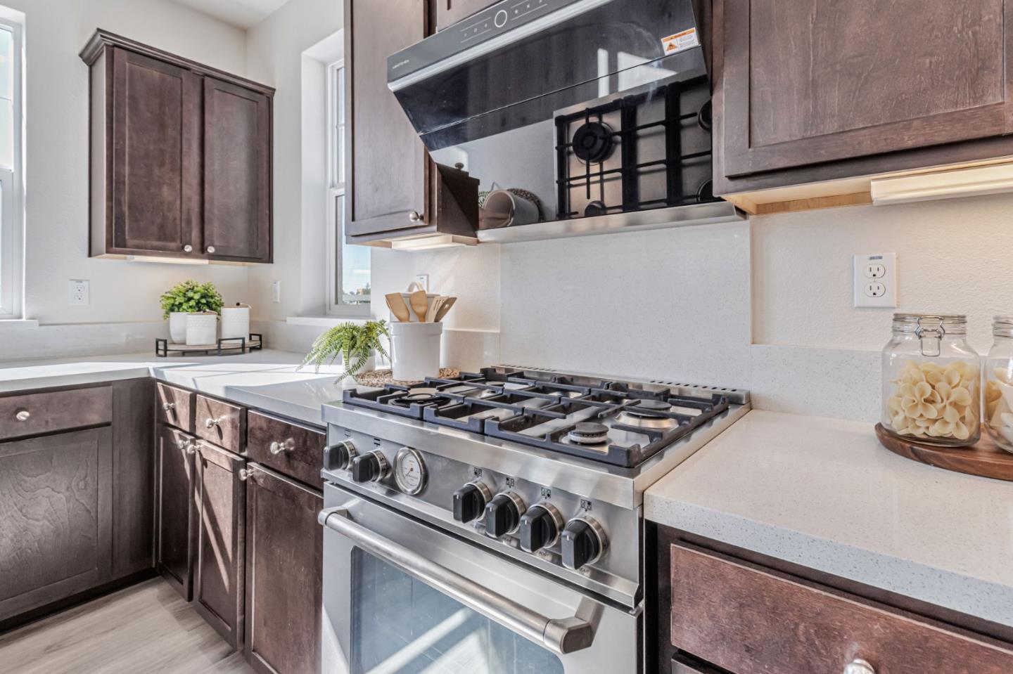 Detail Gallery Image 9 of 26 For 535 San Lorenzo Ter #6,  Sunnyvale,  CA 94085 - 4 Beds | 3/1 Baths