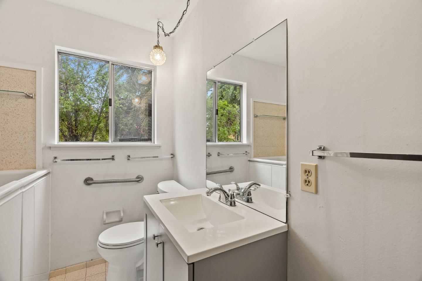 Detail Gallery Image 14 of 54 For 2825 Hopkins Ave, Redwood City,  CA 94062 - 5 Beds | 3/1 Baths