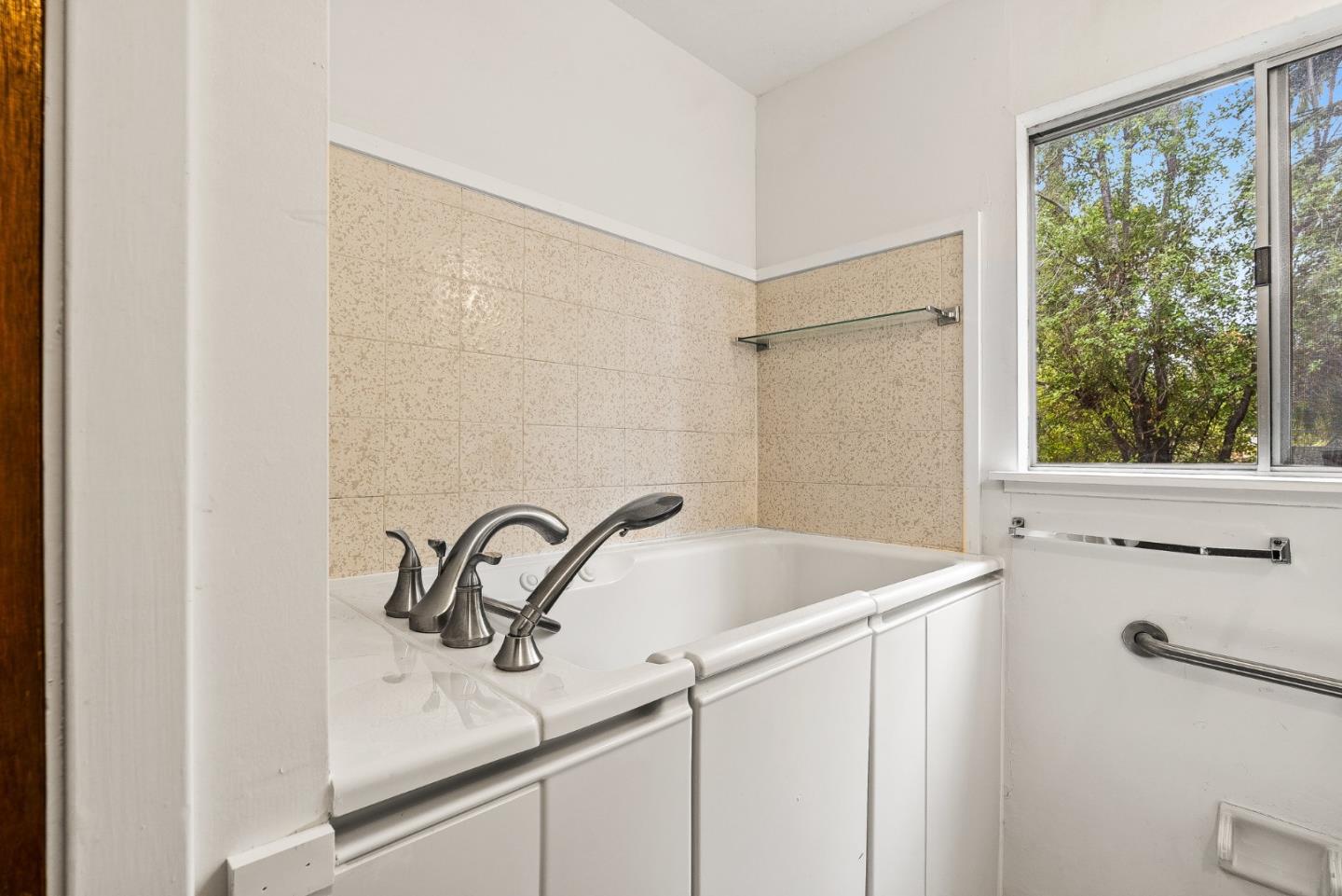 Detail Gallery Image 15 of 54 For 2825 Hopkins Ave, Redwood City,  CA 94062 - 5 Beds | 3/1 Baths