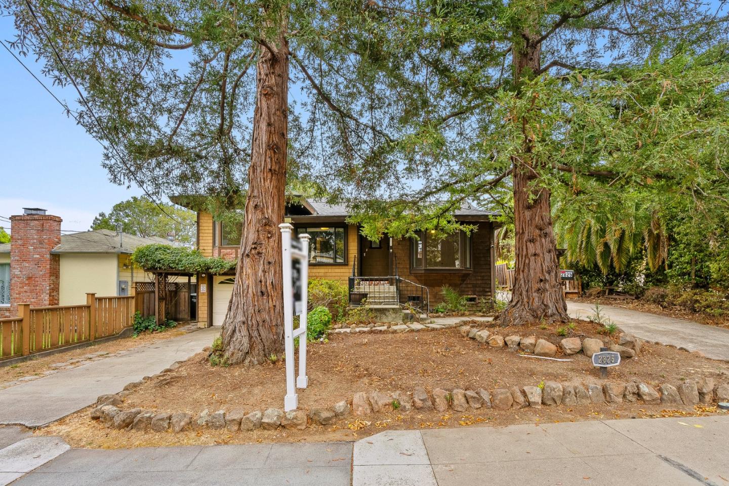 Detail Gallery Image 3 of 54 For 2825 Hopkins Ave, Redwood City,  CA 94062 - 5 Beds | 3/1 Baths