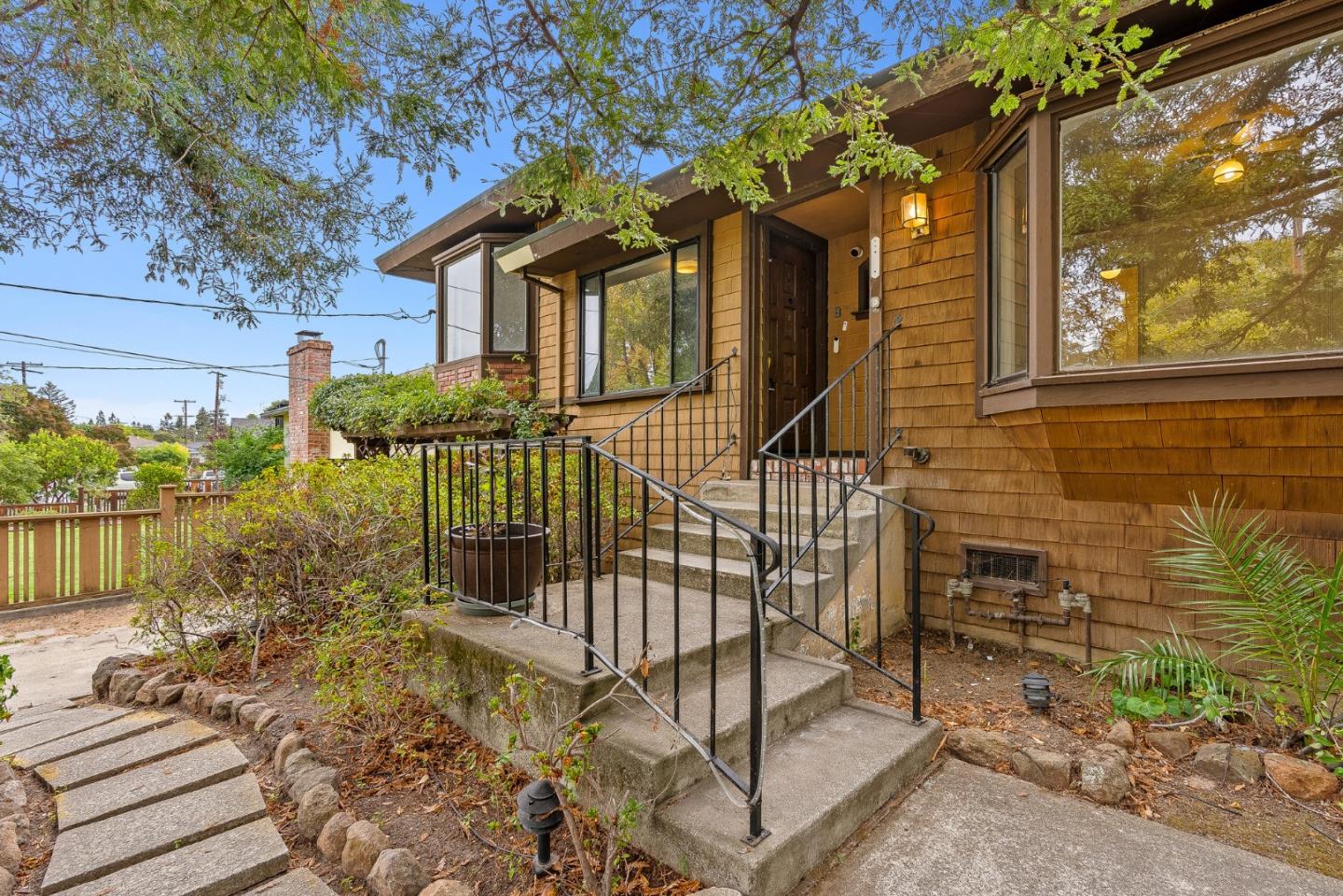 Detail Gallery Image 4 of 54 For 2825 Hopkins Ave, Redwood City,  CA 94062 - 5 Beds | 3/1 Baths