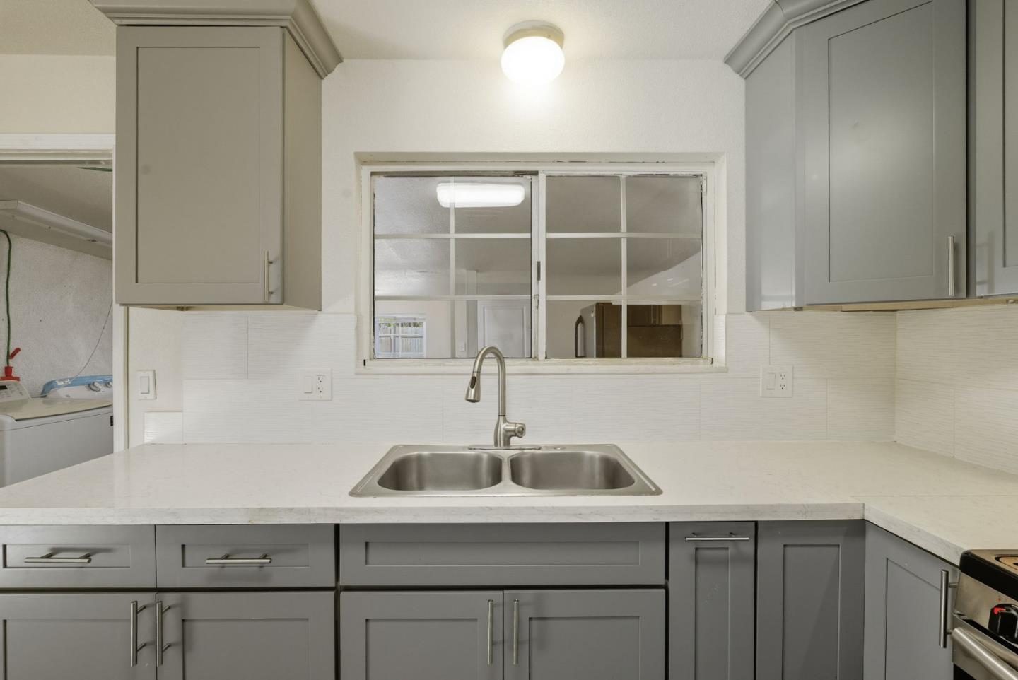 Detail Gallery Image 11 of 48 For 1829 Lavonne Ave, San Jose,  CA 95116 - 3 Beds | 2 Baths