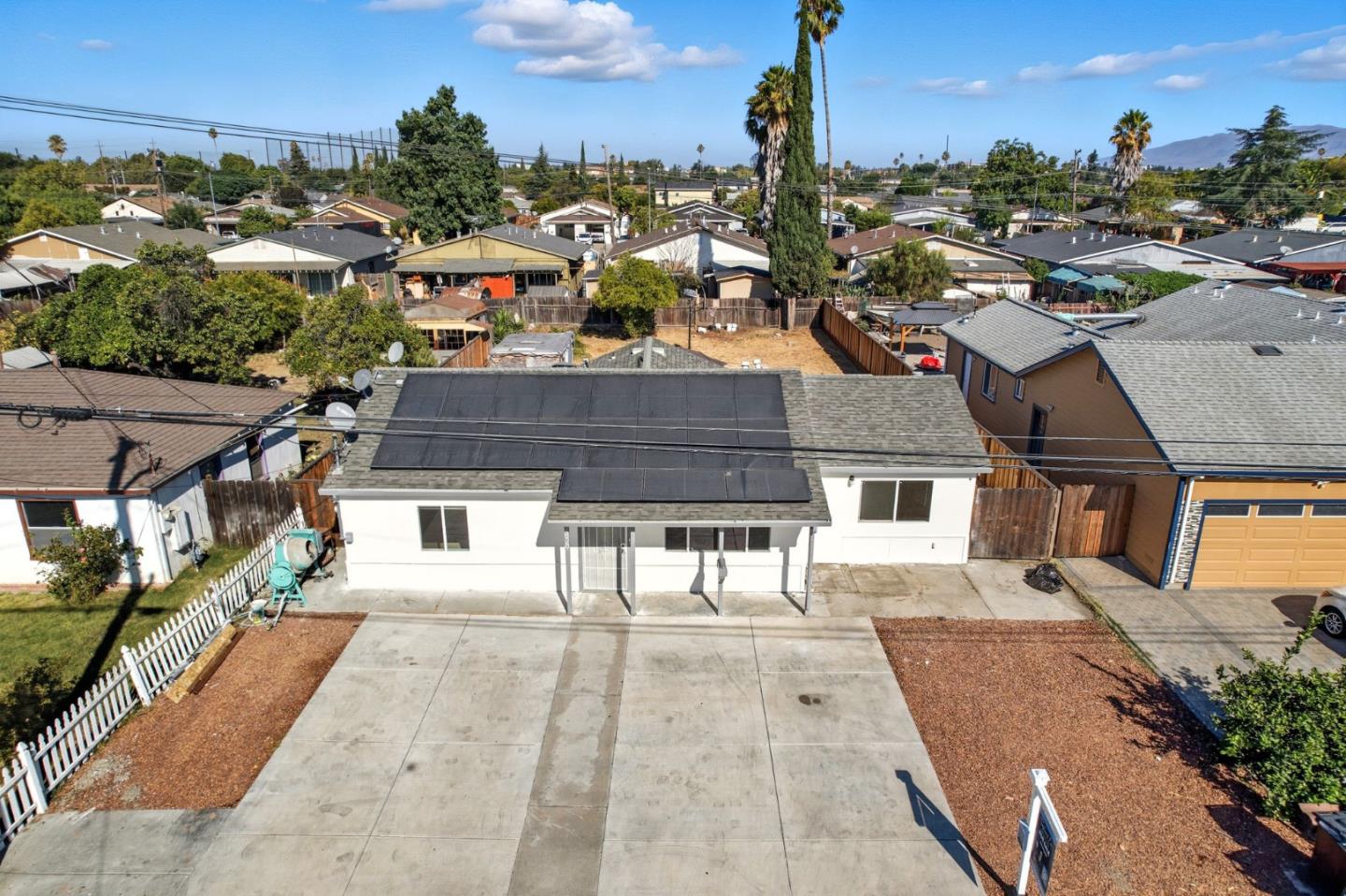 Detail Gallery Image 2 of 48 For 1829 Lavonne Ave, San Jose,  CA 95116 - 3 Beds | 2 Baths