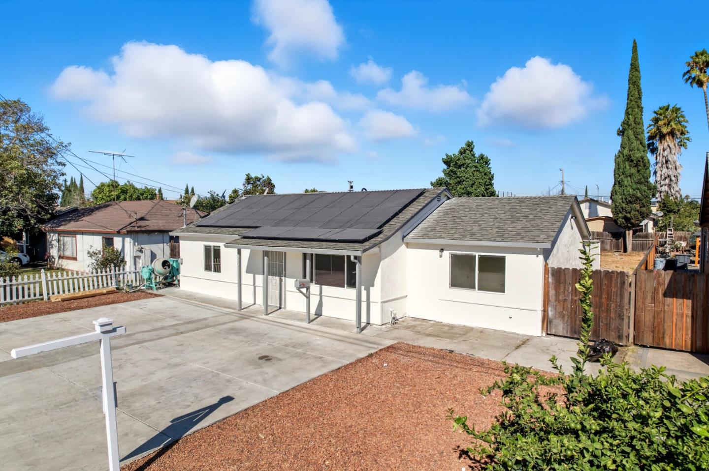 Detail Gallery Image 5 of 48 For 1829 Lavonne Ave, San Jose,  CA 95116 - 3 Beds | 2 Baths