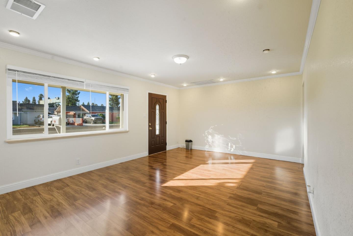 Detail Gallery Image 7 of 48 For 1829 Lavonne Ave, San Jose,  CA 95116 - 3 Beds | 2 Baths