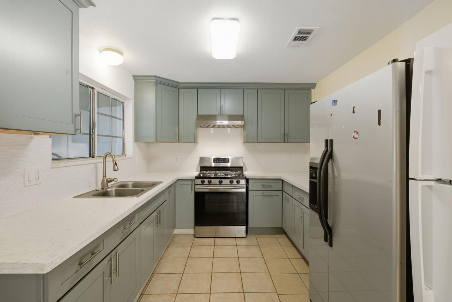 Detail Gallery Image 8 of 48 For 1829 Lavonne Ave, San Jose,  CA 95116 - 3 Beds | 2 Baths
