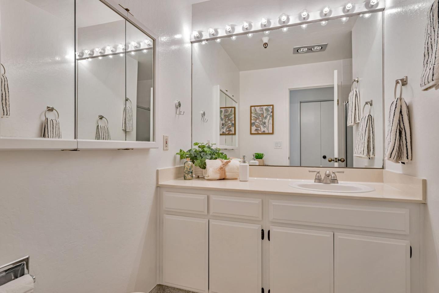 Detail Gallery Image 19 of 35 For 443 Alberto Way #B121,  Los Gatos,  CA 95032 - 2 Beds | 2 Baths