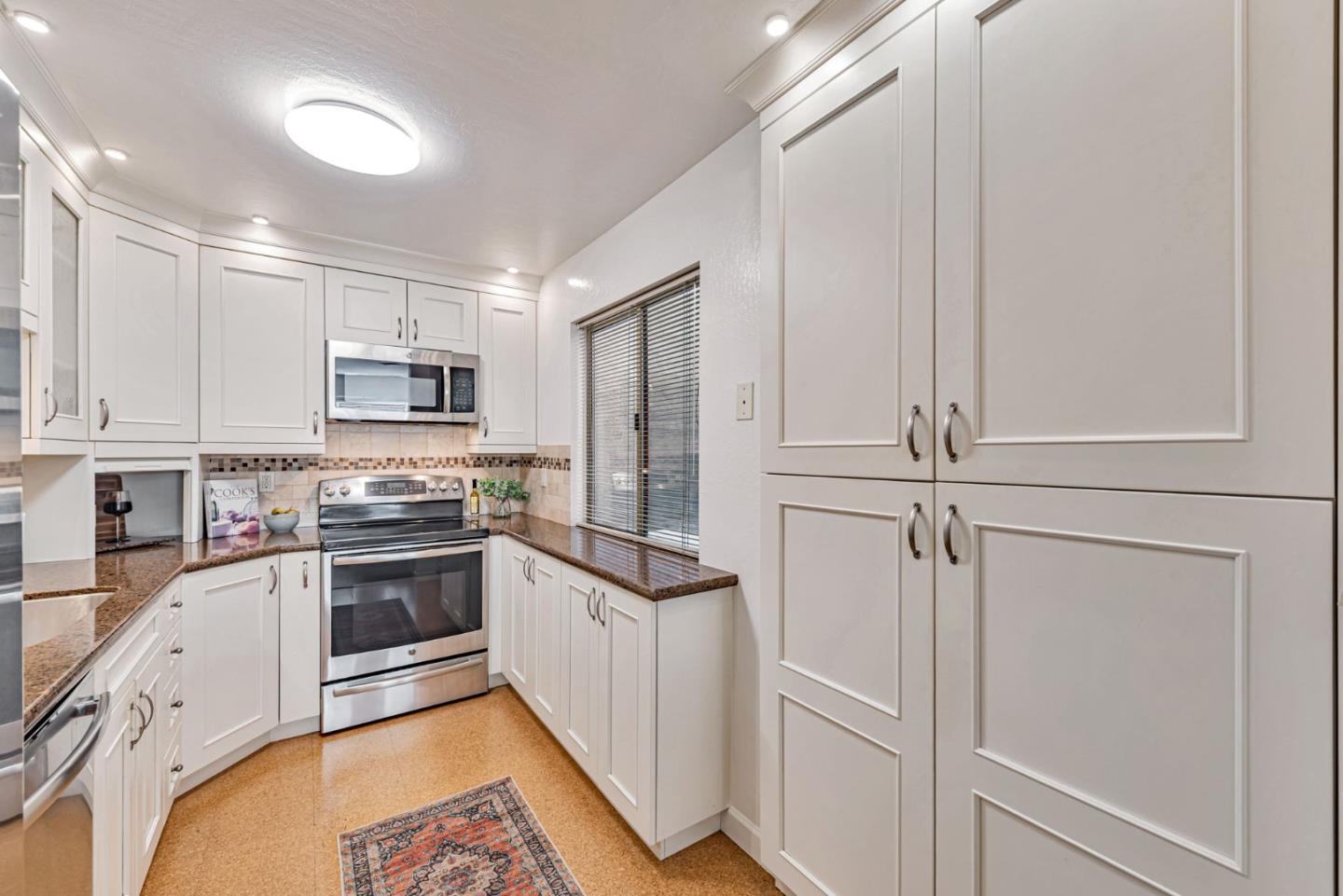 Detail Gallery Image 6 of 35 For 443 Alberto Way #B121,  Los Gatos,  CA 95032 - 2 Beds | 2 Baths