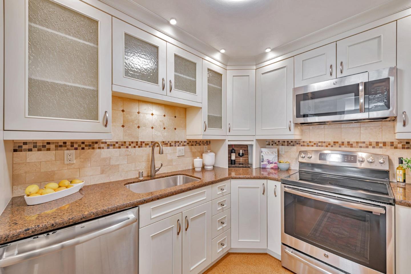Detail Gallery Image 7 of 35 For 443 Alberto Way #B121,  Los Gatos,  CA 95032 - 2 Beds | 2 Baths