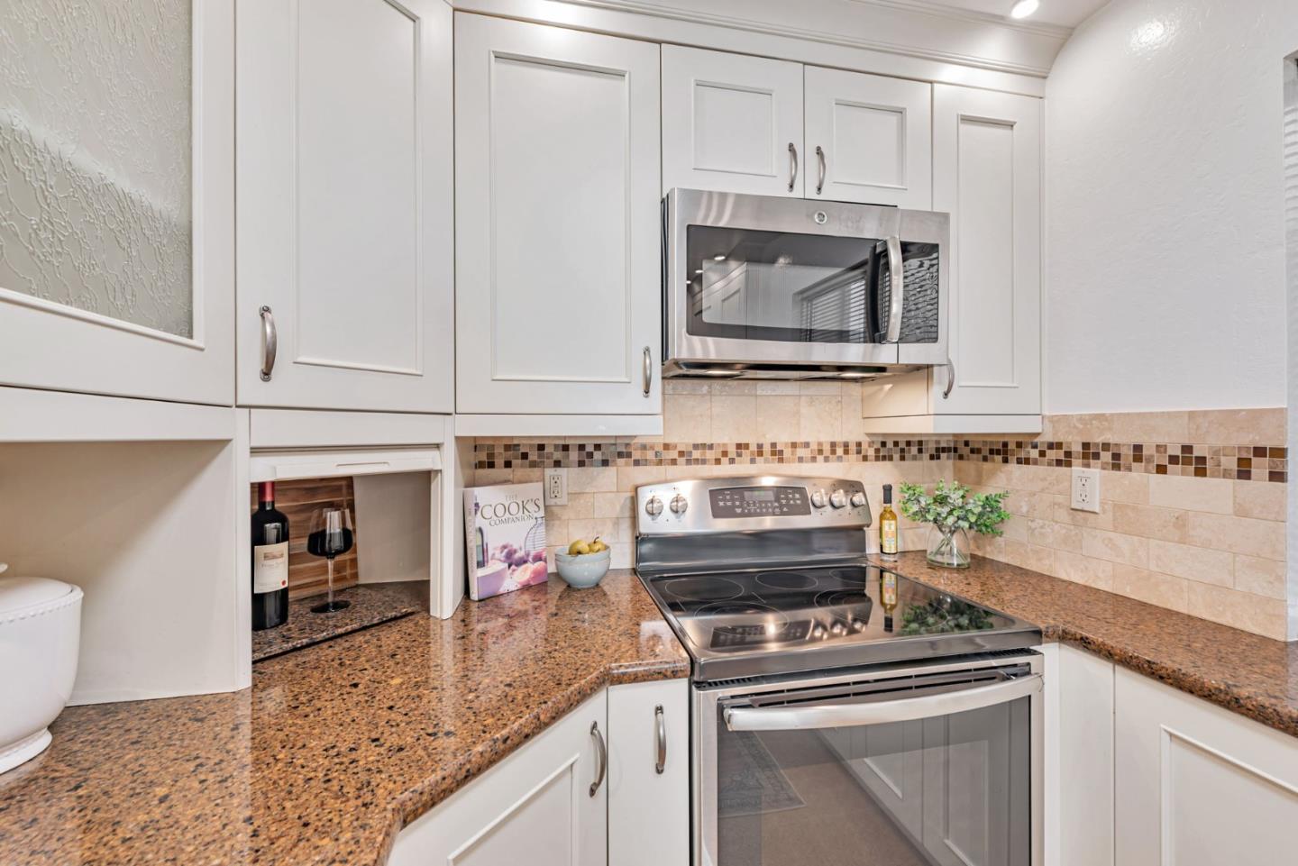 Detail Gallery Image 8 of 35 For 443 Alberto Way #B121,  Los Gatos,  CA 95032 - 2 Beds | 2 Baths