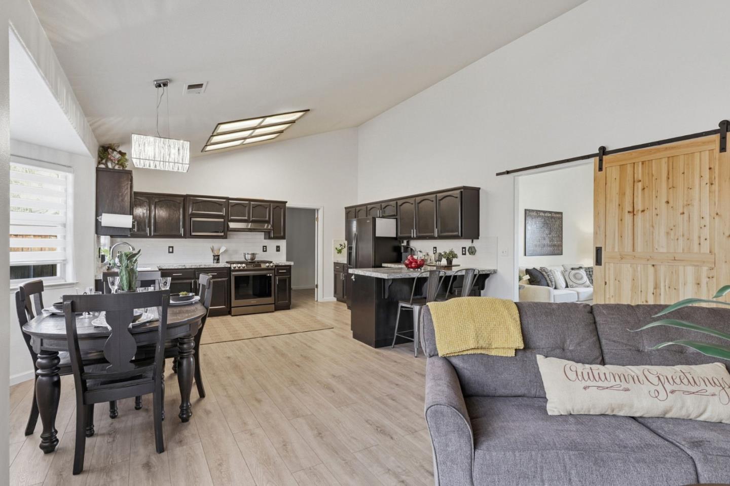 Detail Gallery Image 14 of 31 For 1680 El Camino De Vida, Hollister,  CA 95023 - 3 Beds | 2 Baths