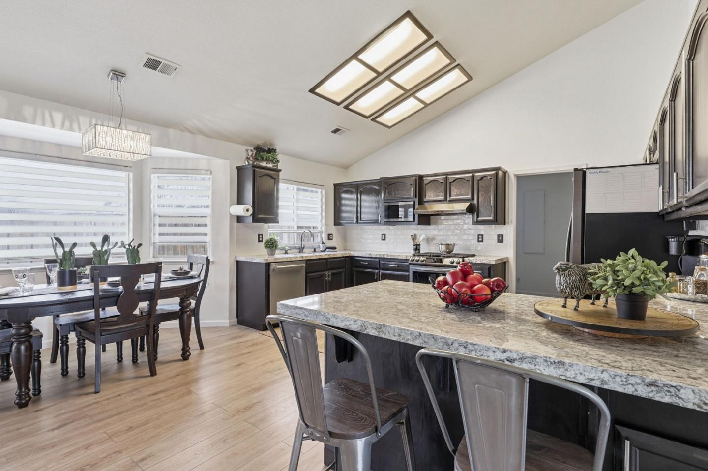 Detail Gallery Image 16 of 31 For 1680 El Camino De Vida, Hollister,  CA 95023 - 3 Beds | 2 Baths