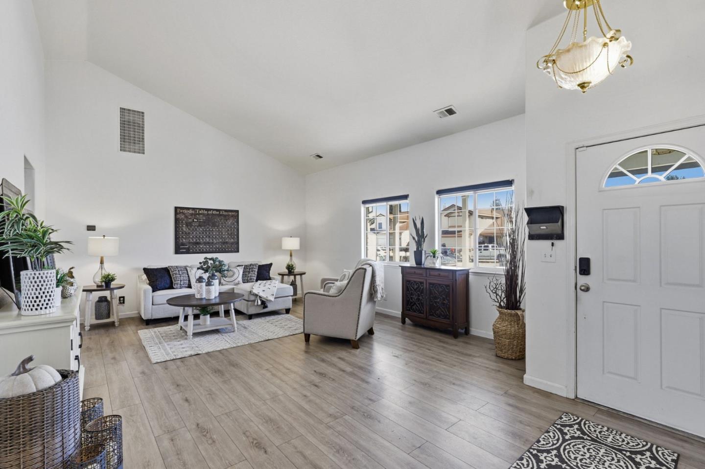 Detail Gallery Image 7 of 31 For 1680 El Camino De Vida, Hollister,  CA 95023 - 3 Beds | 2 Baths