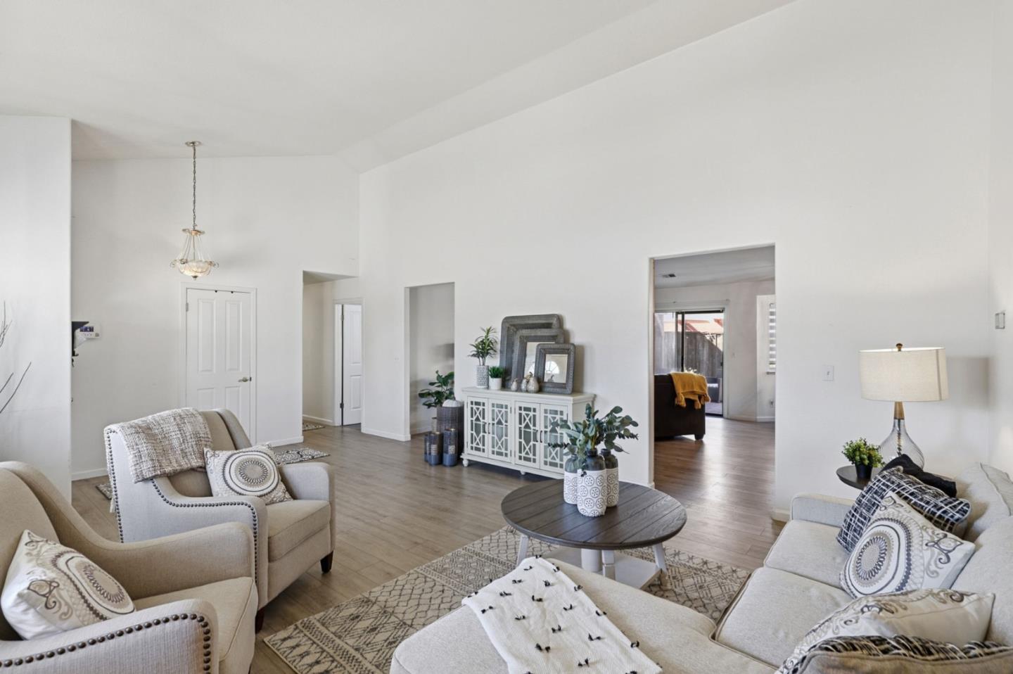 Detail Gallery Image 8 of 31 For 1680 El Camino De Vida, Hollister,  CA 95023 - 3 Beds | 2 Baths