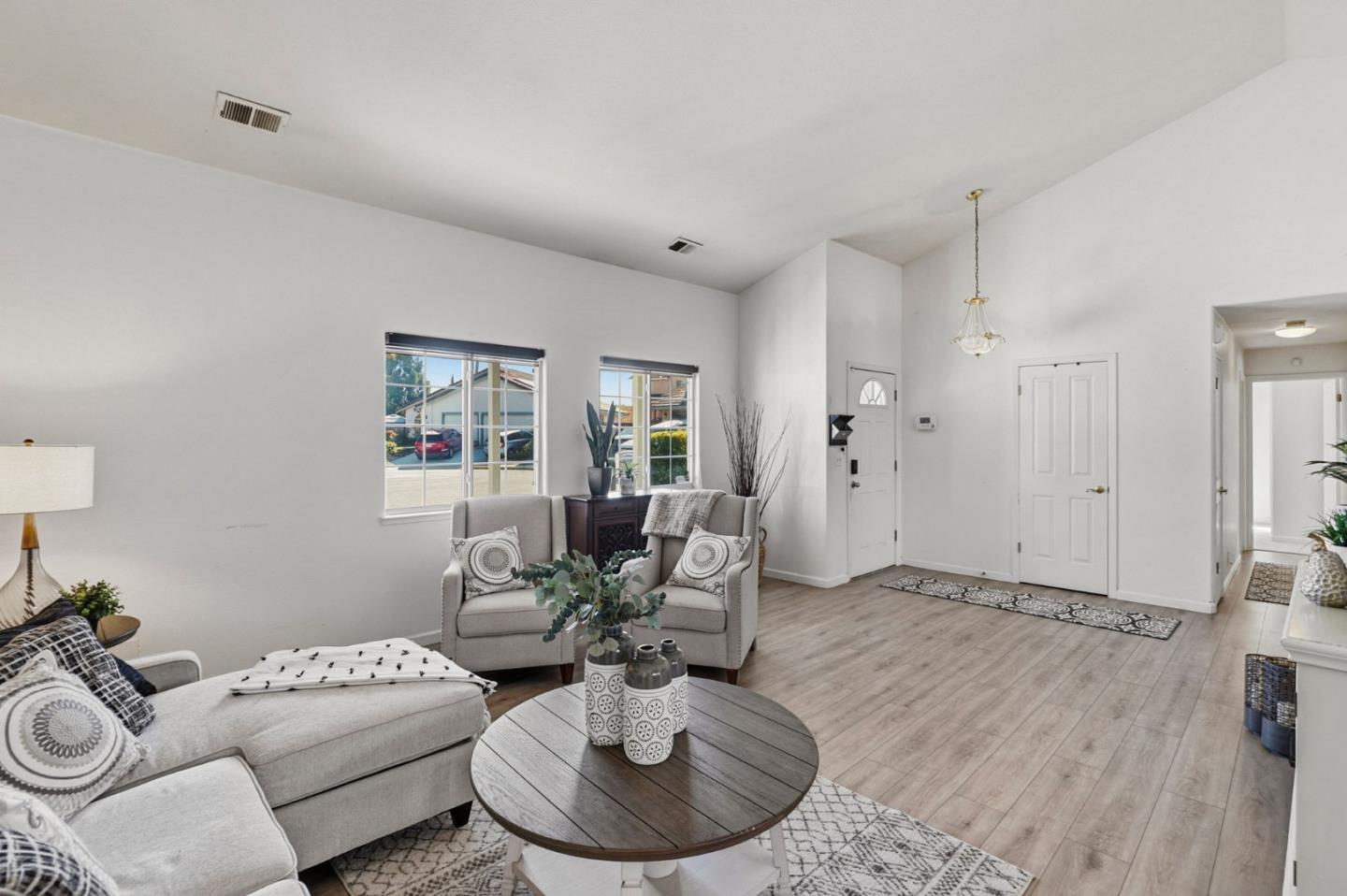 Detail Gallery Image 9 of 31 For 1680 El Camino De Vida, Hollister,  CA 95023 - 3 Beds | 2 Baths