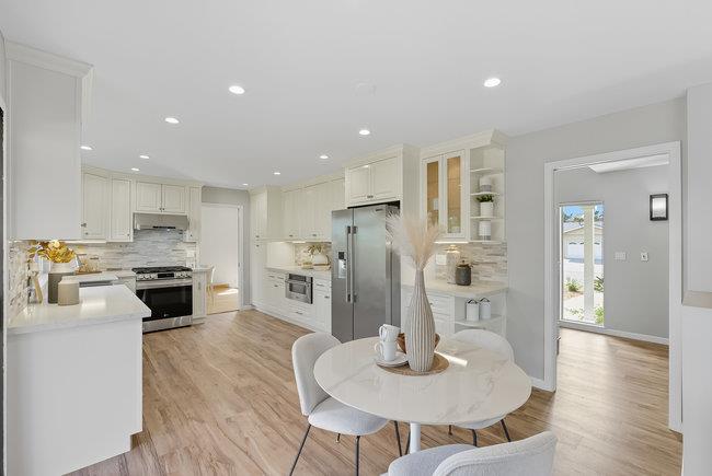Detail Gallery Image 11 of 40 For 21035 Lauretta Dr, Cupertino,  CA 95014 - 4 Beds | 2/1 Baths