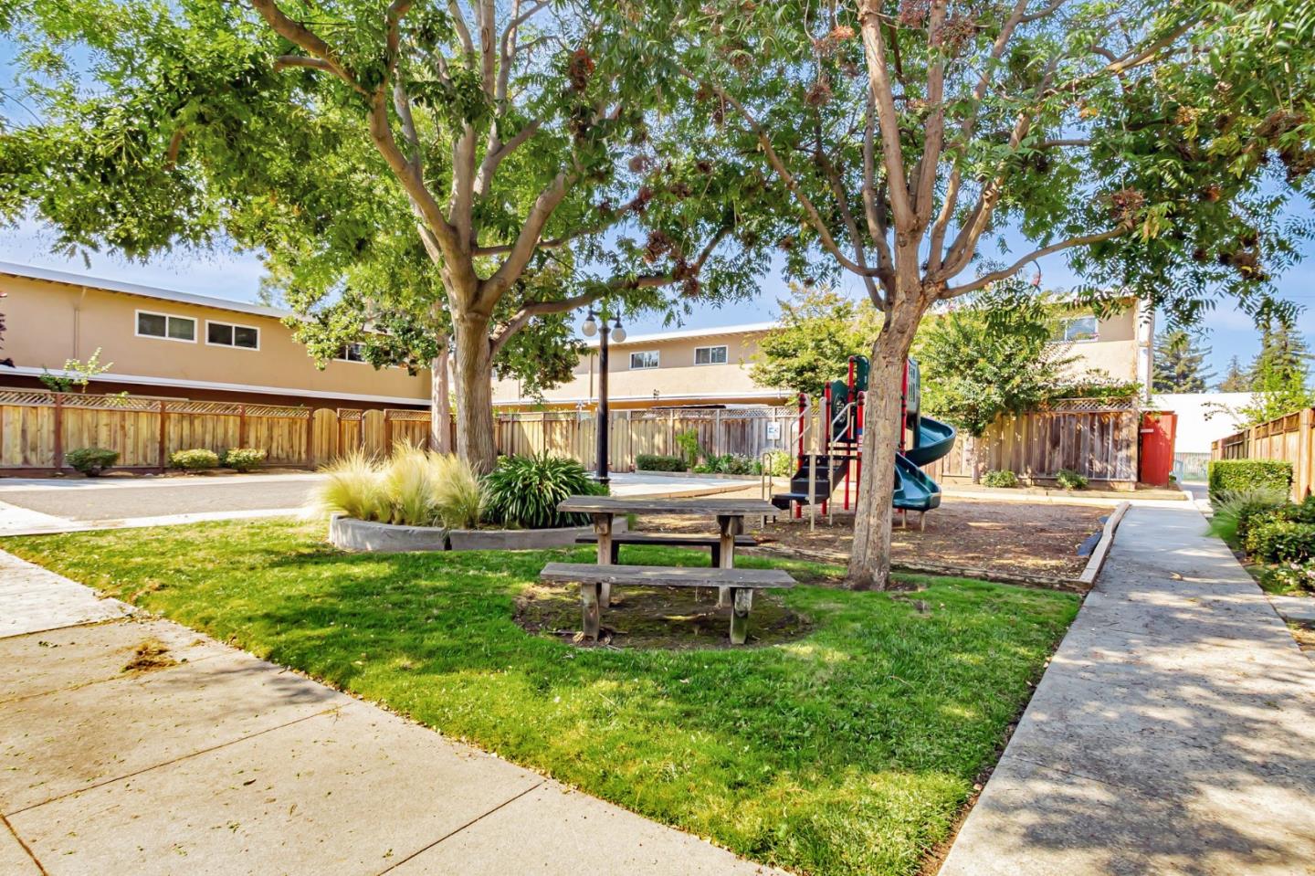 Detail Gallery Image 27 of 28 For 836 Pomeroy Ave #70,  Santa Clara,  CA 95051 - 2 Beds | 1/1 Baths