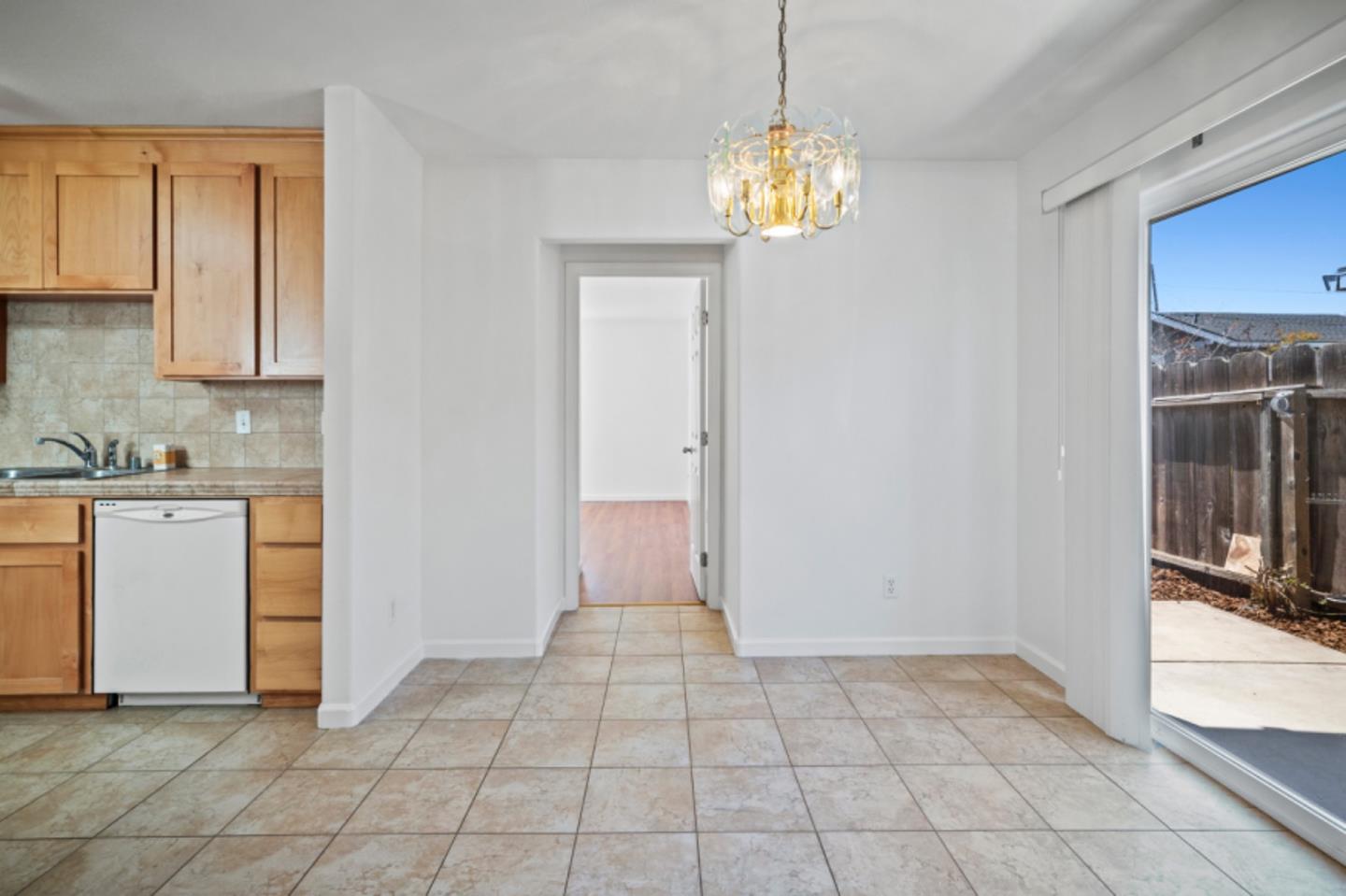 Detail Gallery Image 10 of 23 For 548 Hannon Ave, Monterey,  CA 93940 - 3 Beds | 2 Baths