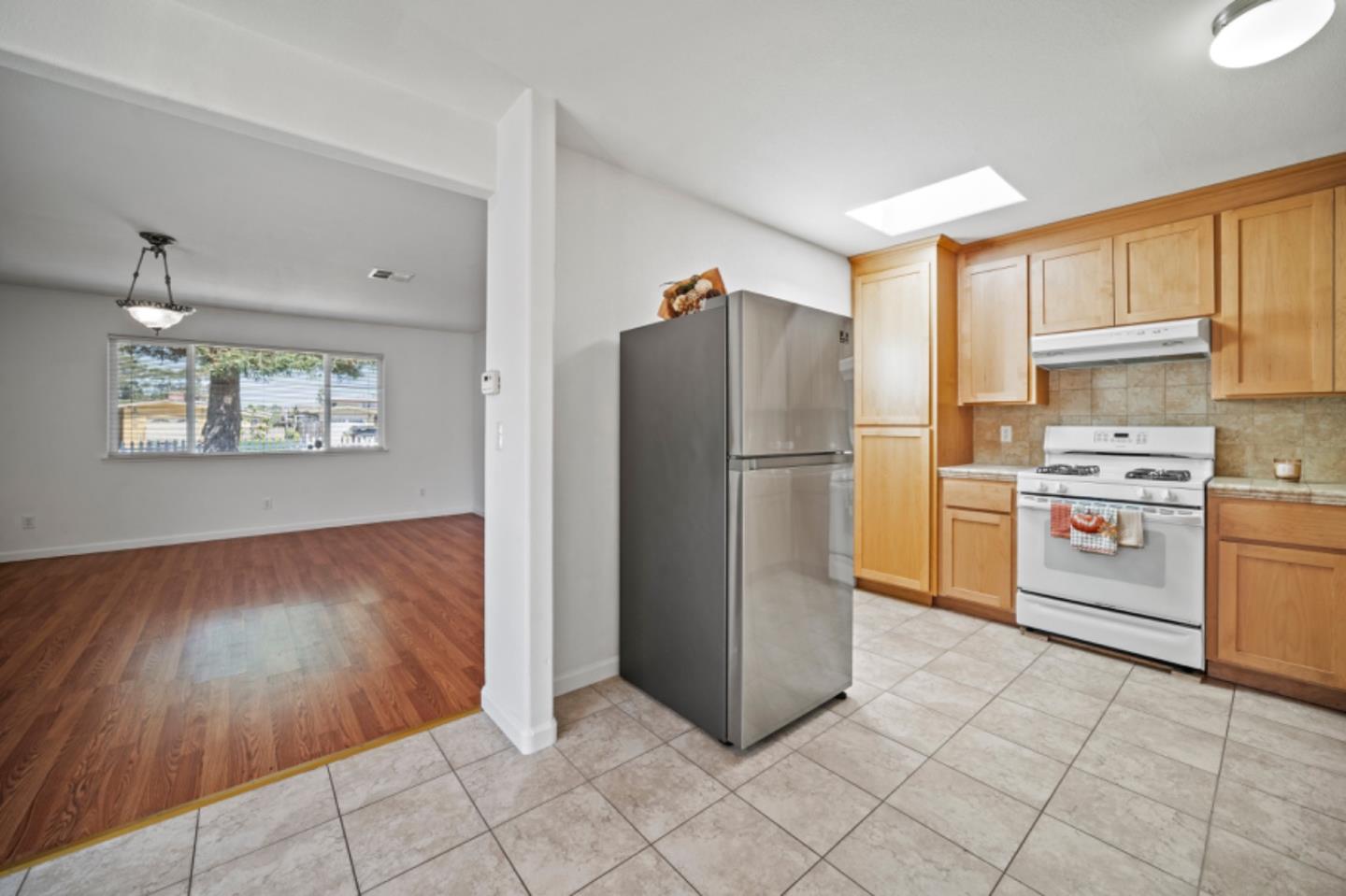Detail Gallery Image 14 of 23 For 548 Hannon Ave, Monterey,  CA 93940 - 3 Beds | 2 Baths