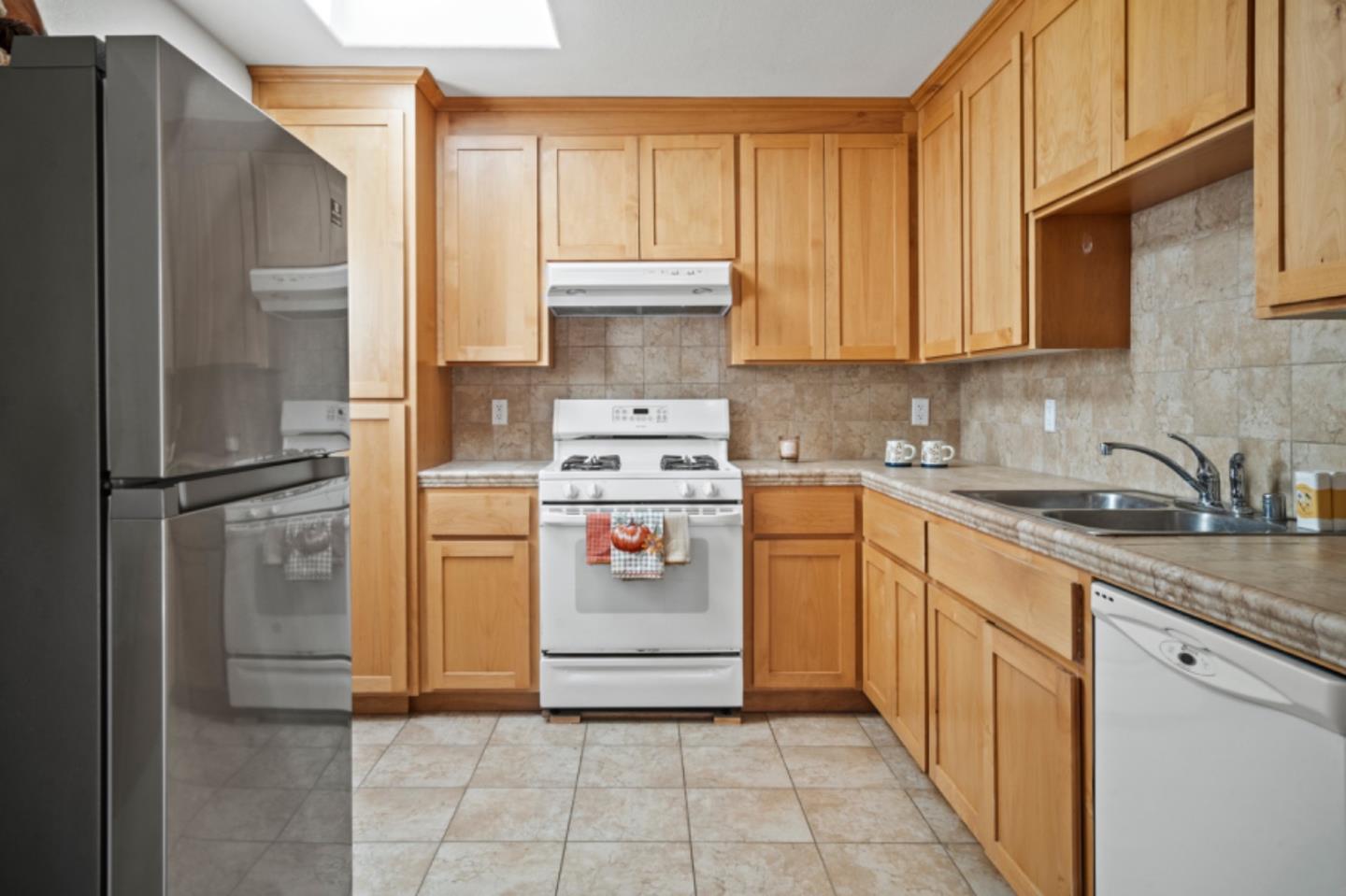 Detail Gallery Image 15 of 23 For 548 Hannon Ave, Monterey,  CA 93940 - 3 Beds | 2 Baths