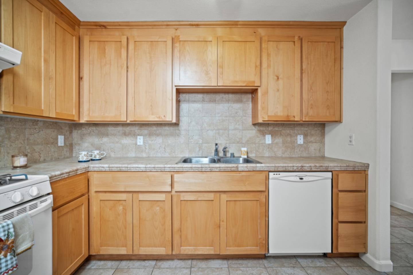 Detail Gallery Image 17 of 23 For 548 Hannon Ave, Monterey,  CA 93940 - 3 Beds | 2 Baths