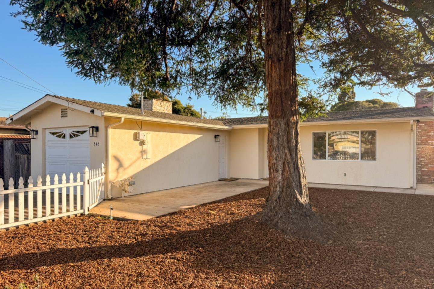 Detail Gallery Image 2 of 23 For 548 Hannon Ave, Monterey,  CA 93940 - 3 Beds | 2 Baths