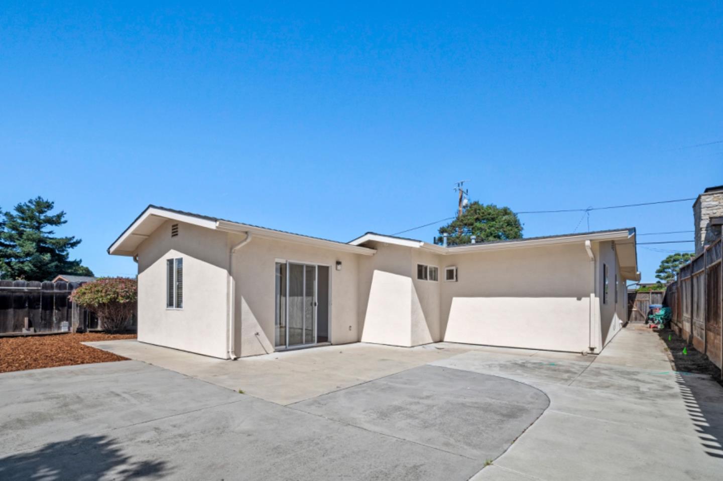 Detail Gallery Image 3 of 23 For 548 Hannon Ave, Monterey,  CA 93940 - 3 Beds | 2 Baths
