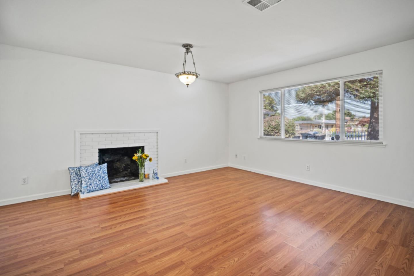 Detail Gallery Image 7 of 23 For 548 Hannon Ave, Monterey,  CA 93940 - 3 Beds | 2 Baths