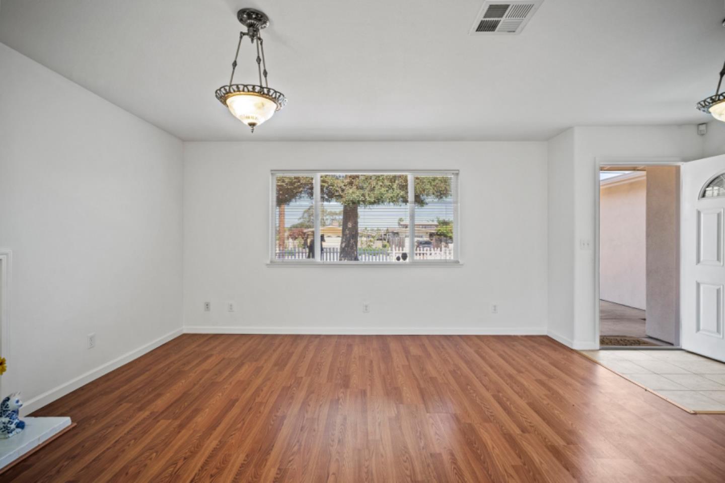 Detail Gallery Image 8 of 23 For 548 Hannon Ave, Monterey,  CA 93940 - 3 Beds | 2 Baths