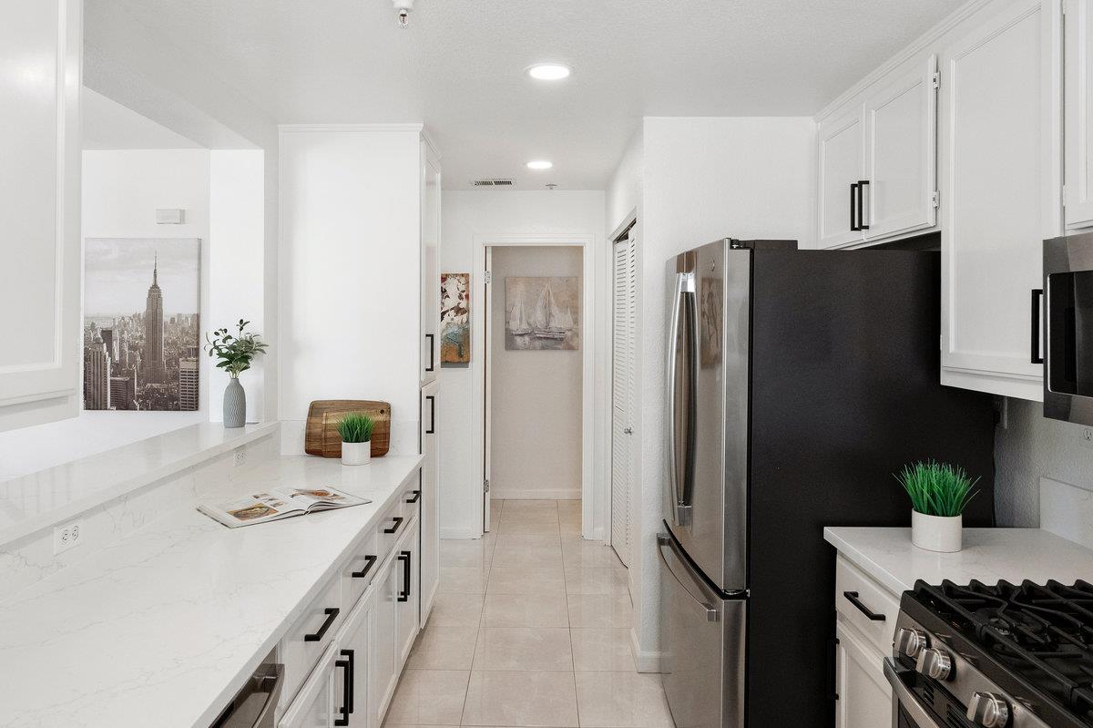 Detail Gallery Image 12 of 41 For 700 Baltic Cir #732,  Redwood Shores,  CA 94065 - 2 Beds | 2/1 Baths