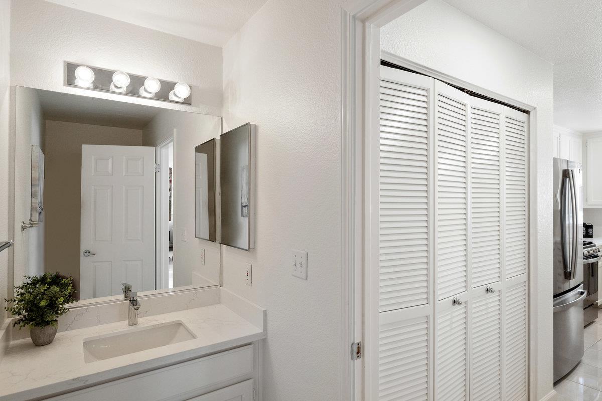 Detail Gallery Image 15 of 41 For 700 Baltic Cir #732,  Redwood Shores,  CA 94065 - 2 Beds | 2/1 Baths