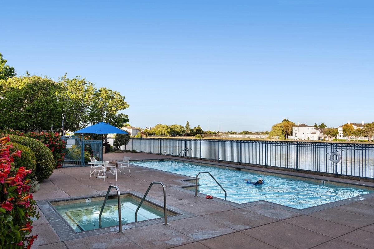 Detail Gallery Image 37 of 41 For 700 Baltic Cir #732,  Redwood Shores,  CA 94065 - 2 Beds | 2/1 Baths
