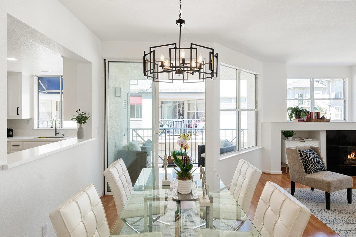 Detail Gallery Image 5 of 41 For 700 Baltic Cir #732,  Redwood Shores,  CA 94065 - 2 Beds | 2/1 Baths